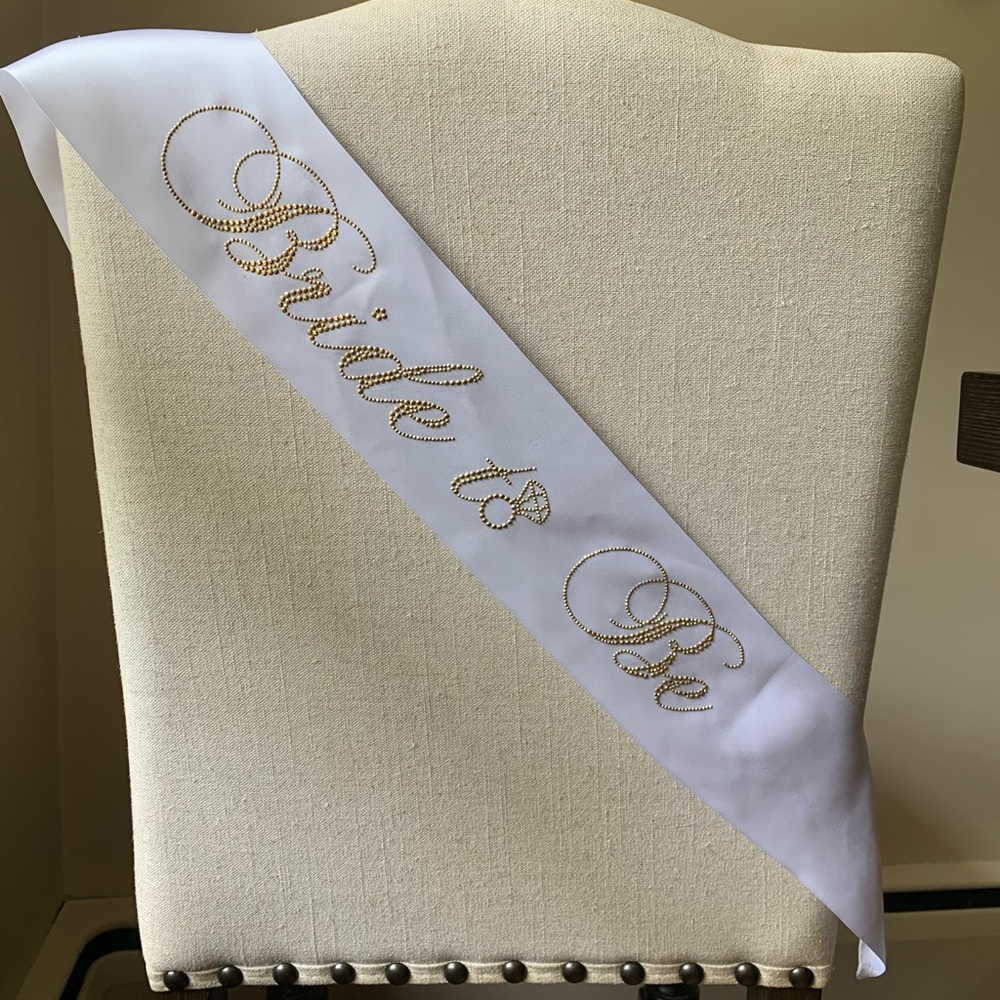 “Bride to Be” Bachelorette Sash